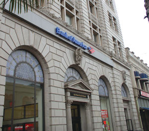 Commercial Banks Up 2.5% on Deposits, S&Ls Post 9.1% Gain