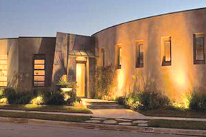 Trad Couple Pays $5.1M for Contemporary in CdM­­